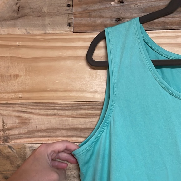 212 Collection size XL Aqua Seaform Color Slinky Sleeveless Lightweight Tank Top - Picture 3 of 6